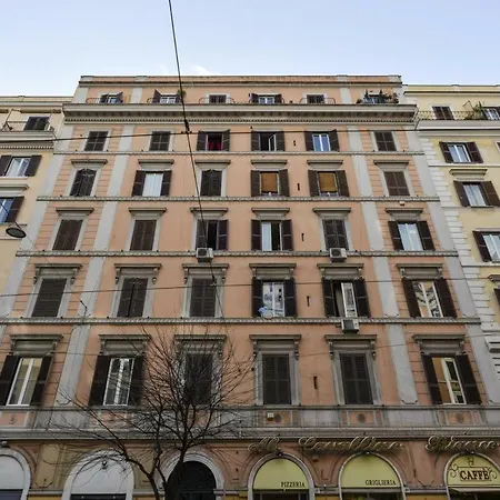 Alojamento de Acomodação e Pequeno-almoço A Due Passi Dal Colosseo